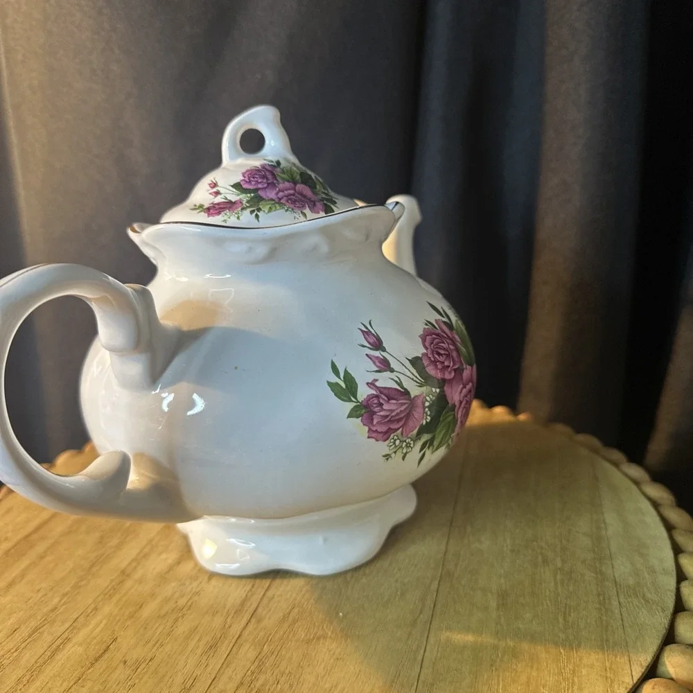 RARE Arthur Wood & Son Staffordshire, England Est 1884 Floral Teapot #6532 w/lid